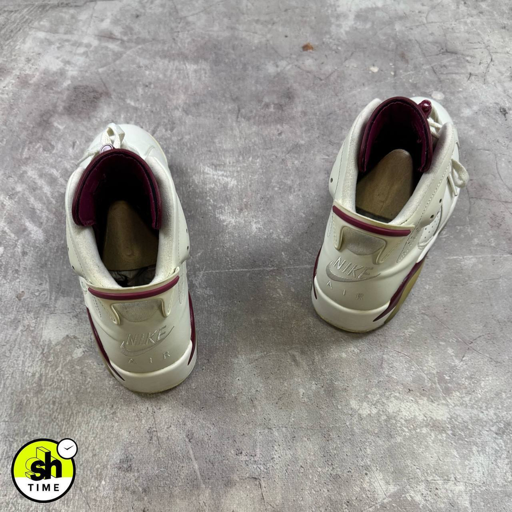 Кроссовки AirJordan 6 Retro.