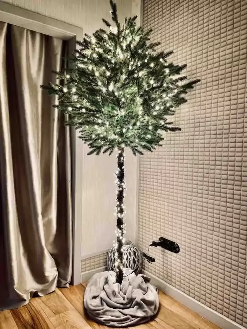 ель "Торшер" на длинной ножке/стволе