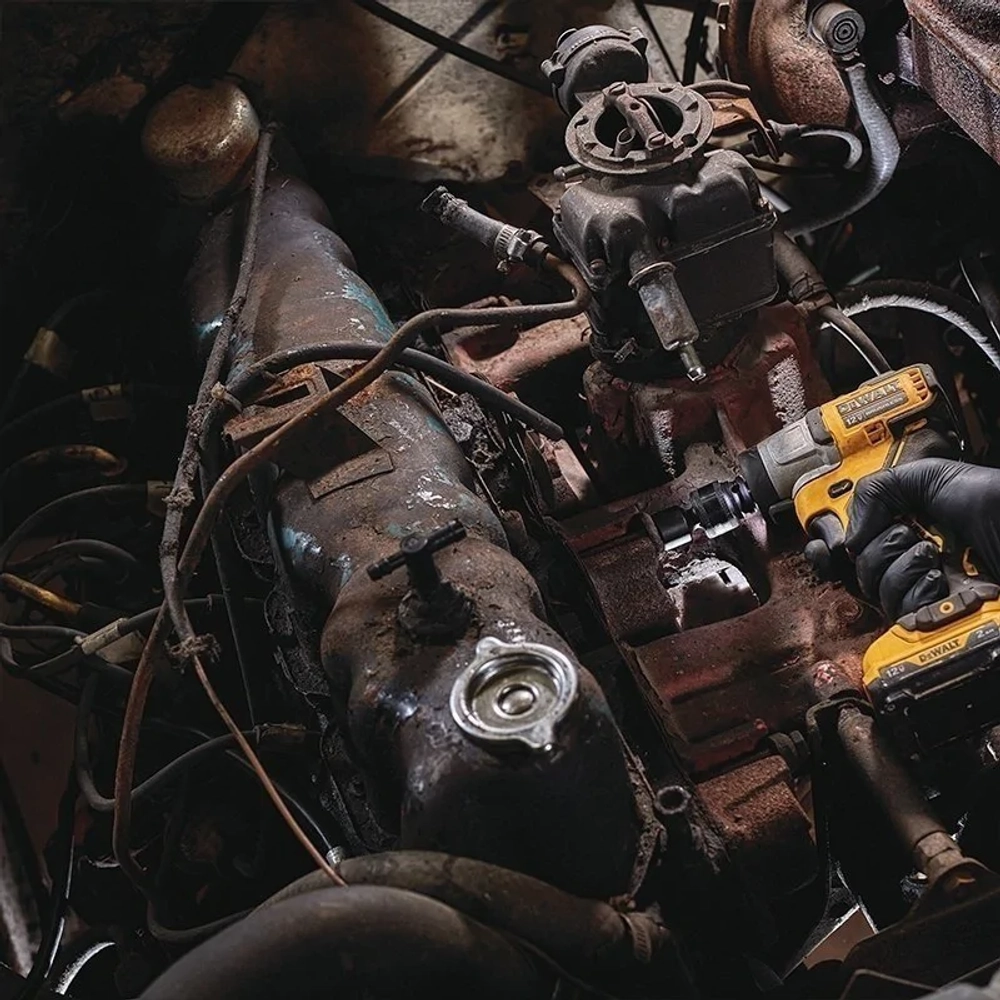 DeWalt DCF902D2 аккумуляторный гайковерт (2 x 2 Ач, ЗУ)