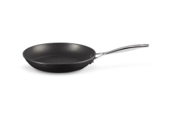 Le Creuset - Сковорода с антипригарным покрытием 26см. / артикул   51112260010001  / GTIN 630870281478