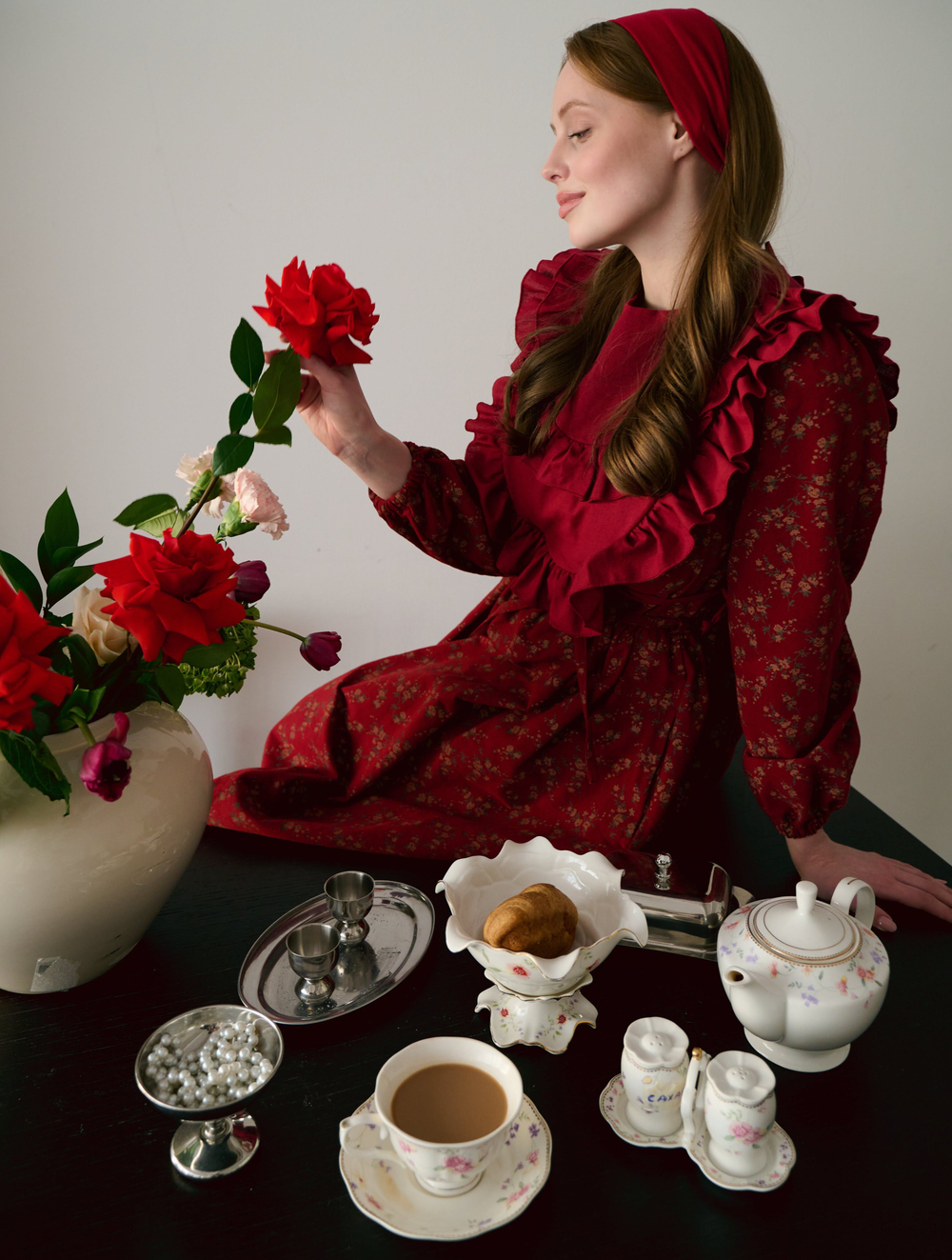 Платье с воротником стойкой