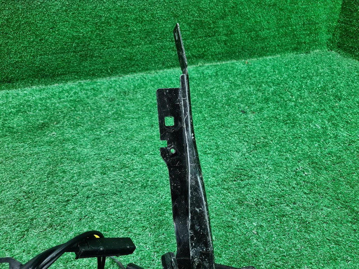 Кронштейн фары левый BMW 3er G20 (2018-н.в.)