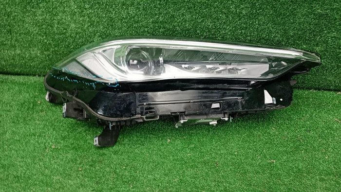 Фара правая Infiniti QX50 2 (2017-2025) LED