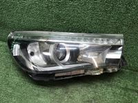 Битая Фара правая Toyota Hilux 8 (2015-2020) LED