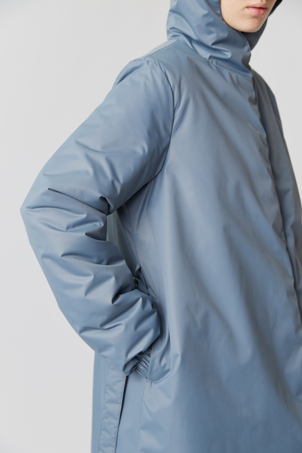 Зимнее пальто миди цвета полыни