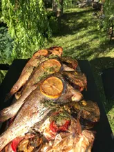 Керамический гриль Kamado Joe Big Joe III, 61 см (красный), с ножками и столиками