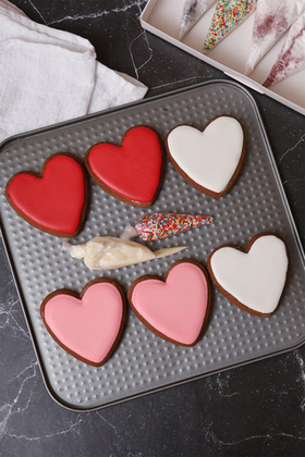 Пряник ≈ 6 см, форма: круг, квадрат, звездочка, сердечко, домик