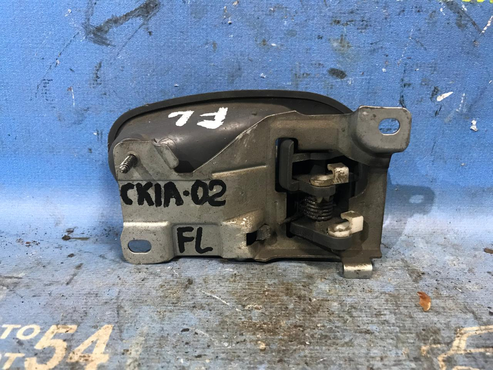 Ручка двери передней левой салонная MITSUBISHI LANCER 2000