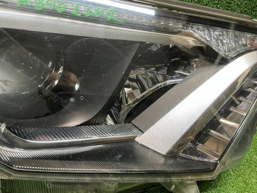 Фара правая Toyota RAV 4 CA40 (2015-2019) галоген