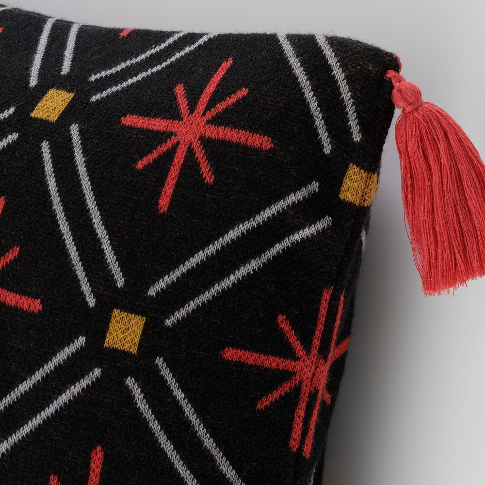 Чехол на подушку IKEA VINTERFINT (ВИНТЕРФИНТ), Черный, красный, 50x50 см