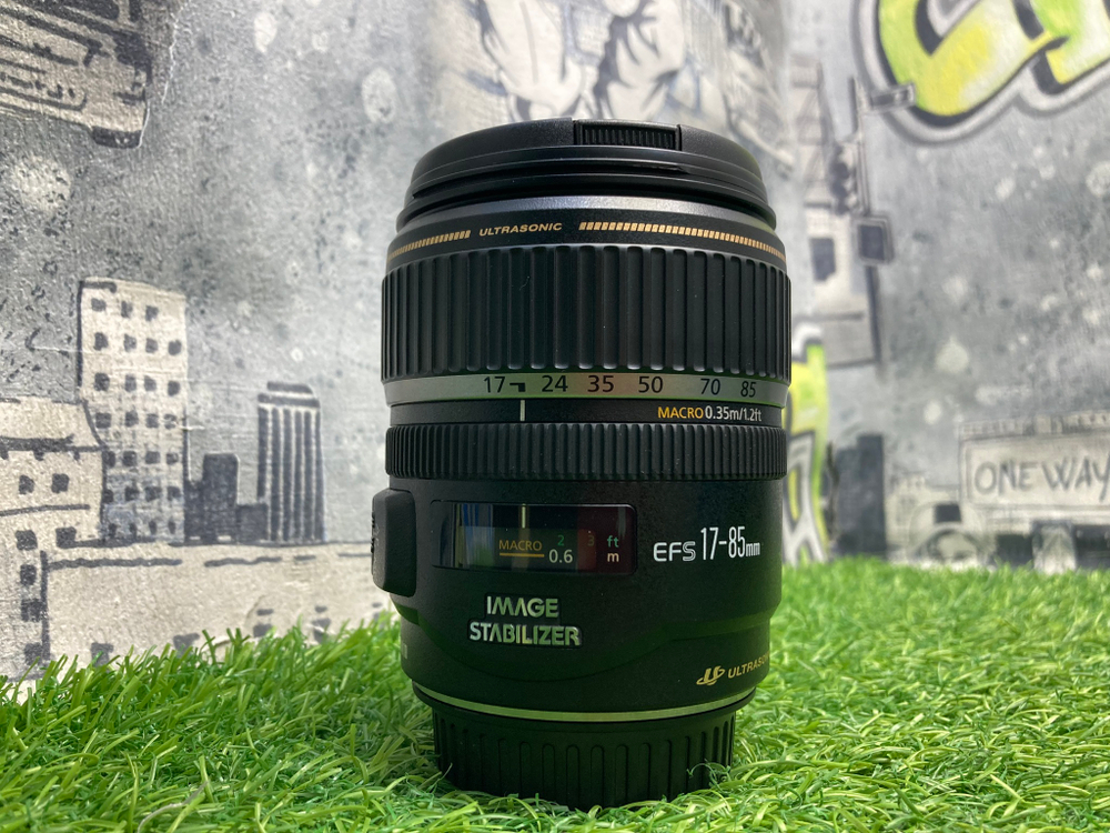 Canon EF-S 17-85mm 4-5.6 IS USM