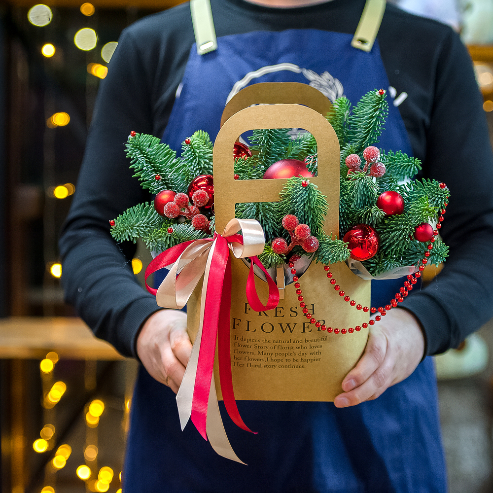 Новогодняя композиция в оригинальном оформлении