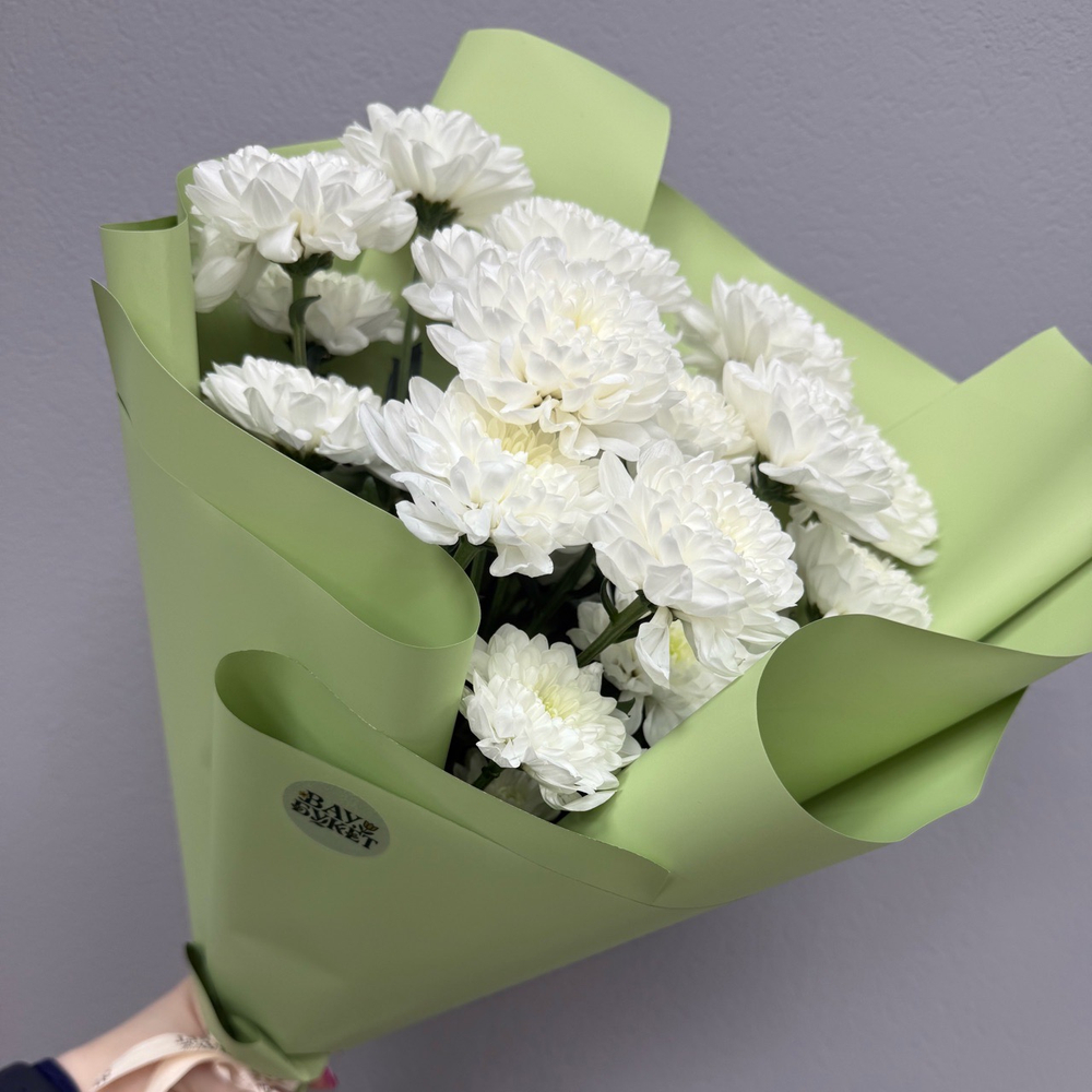 Букет из 3 белых кустовых хризантем