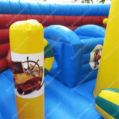 Большой надувной батут-горка "Корабль флибустьеров" 14*6*6 м