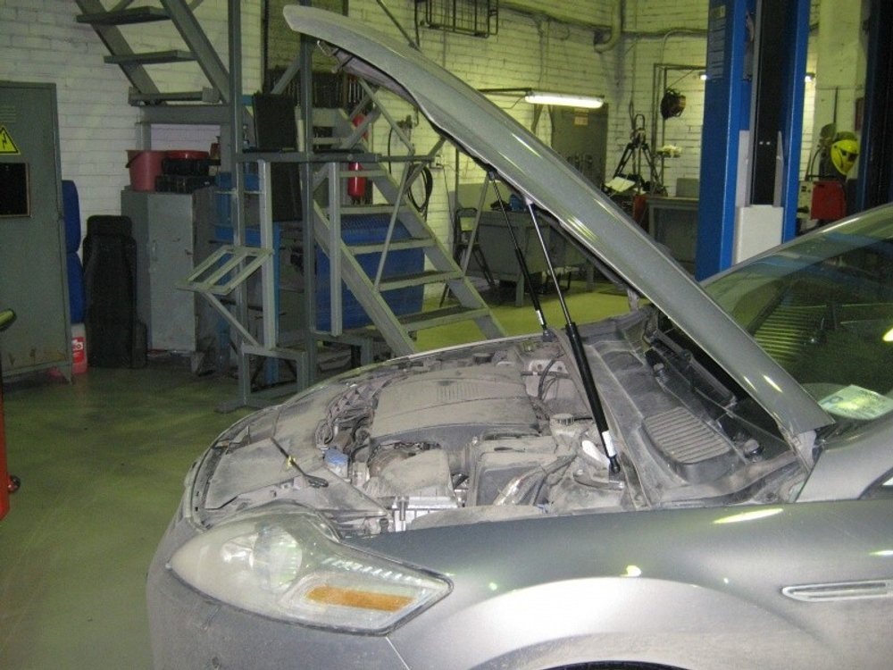 Амортизатор (упор) капота на Ford Mondeo UP 2778(с 2007 по 2015 г.в.)Atlant