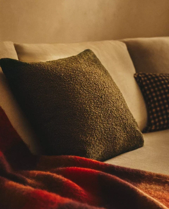 ZARA HOME ЧЕХОЛ НА ПОДУШКУ ИЗ ТКАНИ БУКЛЕ, ХАКИ