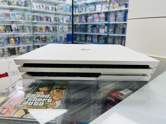 Sony Playstation 4 Pro 1TB CUH-7216B, Без коробки, S/N: 03274526615646039 (PS4 Pro, Б/У)