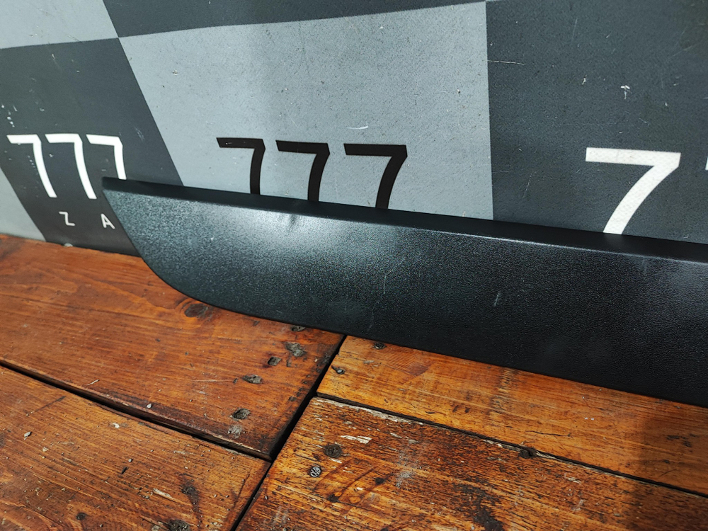 Накладка двери задней правой Kia Rio 4 X-Line 17-нв Б/У Оригинал 87724H0500