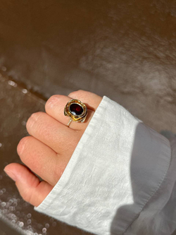кольцо роза с гранатом
