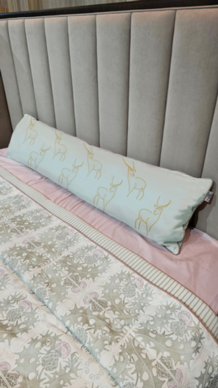 Длинная подушка "Благородный олень"