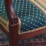 Антикварное кресло кабинетного типа