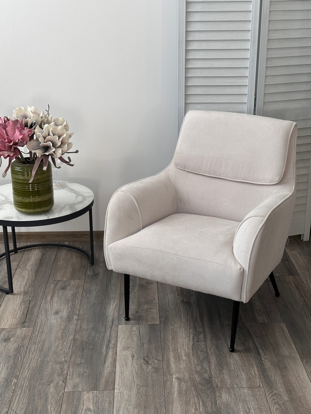 Кресло М-City DISAUR Магда (Magda) Cato-01 Белый, ткань, Черный каркас