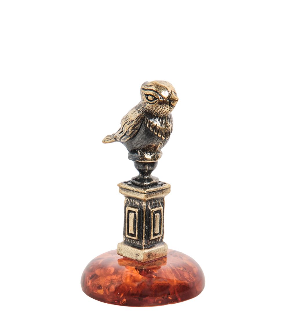 AM- 616 Фигурка «Чижик-пыжик на подставке» (латунь, янтарь)