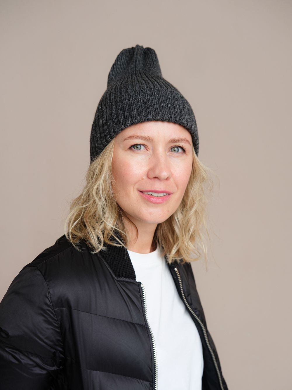 Шапка вязаная-резинка весенняя/осенняя КЭП(Черный меланж)