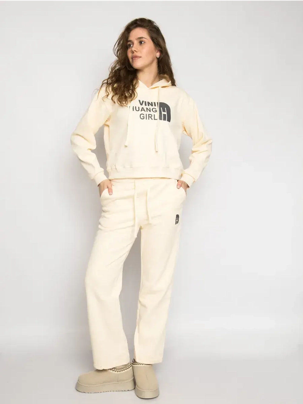 Спортивный костюм с капюшоном