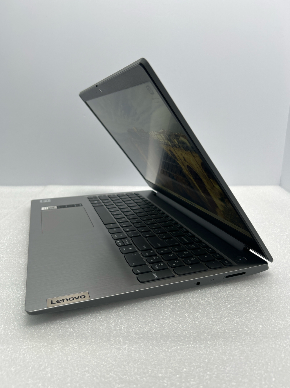 Ноутбук Lenovo 3-15IIL05 (81WE01BFRU) 15.6"/Intel Core i3 1005G1/RAM 8 GB/SSD 256 GB/Intel UHD Graphics/1920x1080/IPS/Windows 11/Подсветка - кл: нет/серебристый. Состояние: Уценка/небольшой след. на матрице от клавиатуры