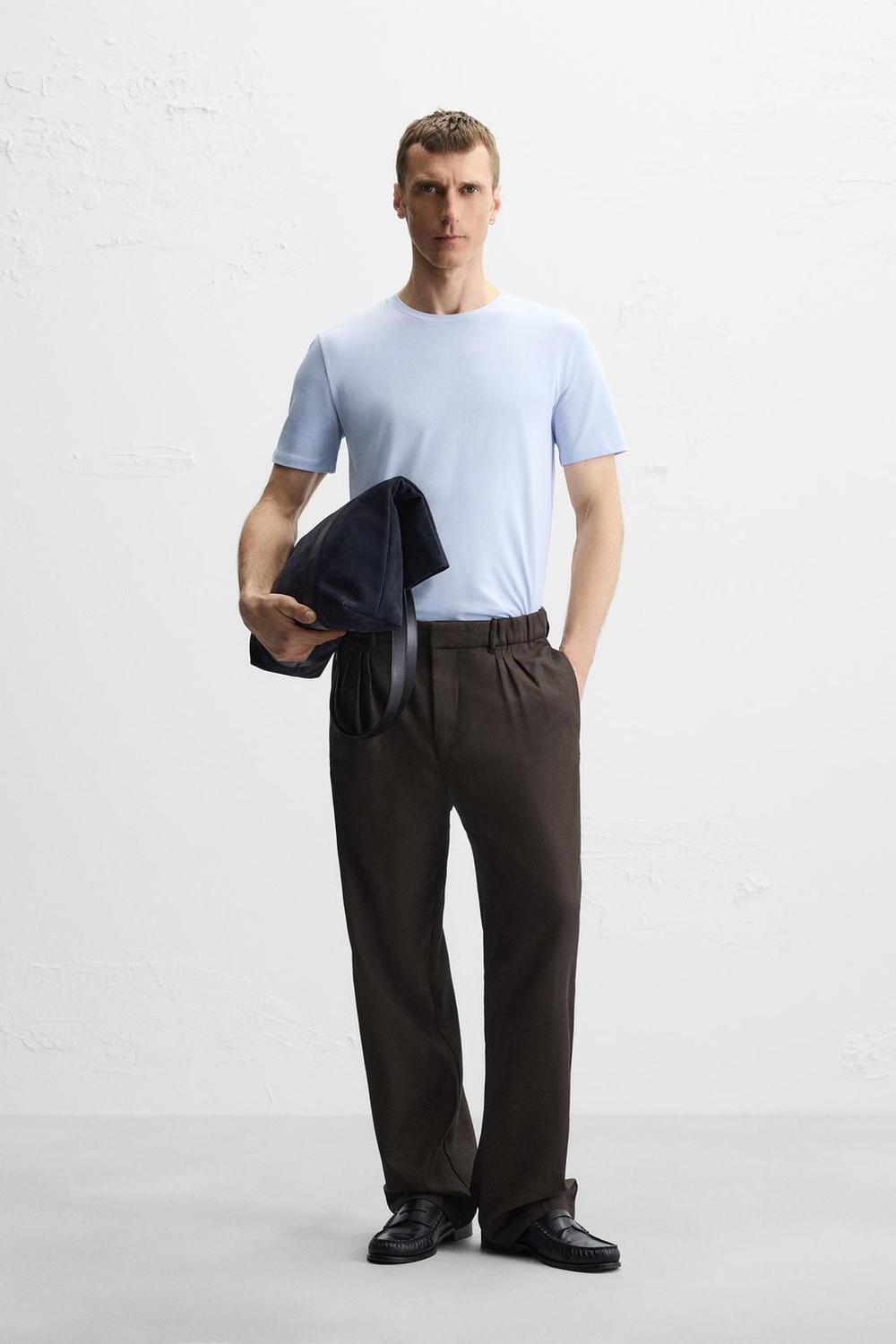 ZARA БАЗОВАЯ ПРИТАЛЕННАЯ ФУТБОЛКА SLIM FIT, НЕБЕСНО-ГОЛУБОЙ