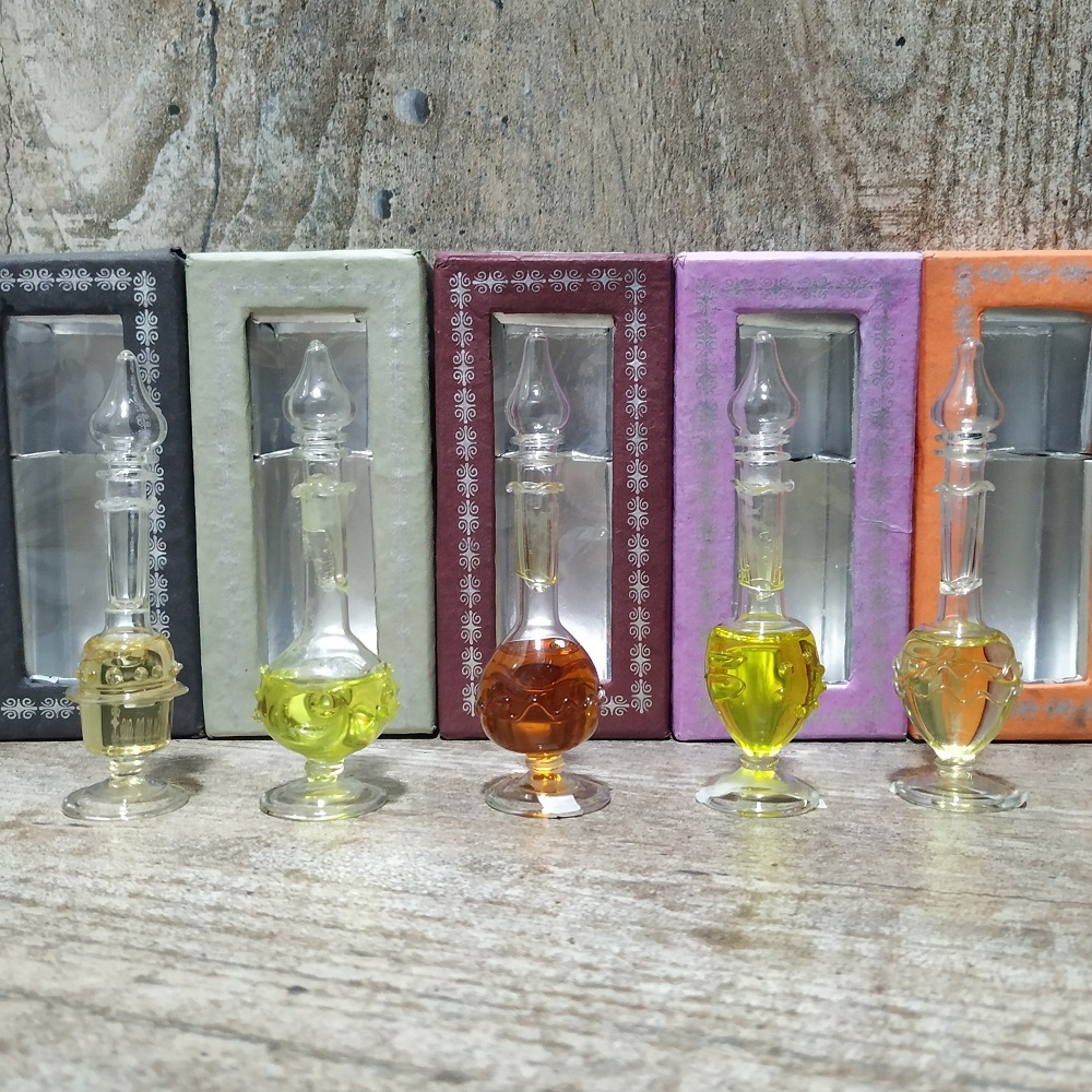 Масло парфюмерное Natural Perfume Oil Honeysuckle, флакон ручной работы, 5 мл.