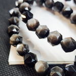 Обсидиан серебристый, фантазийная огранка, размер ~9.5 -10мм, штучно