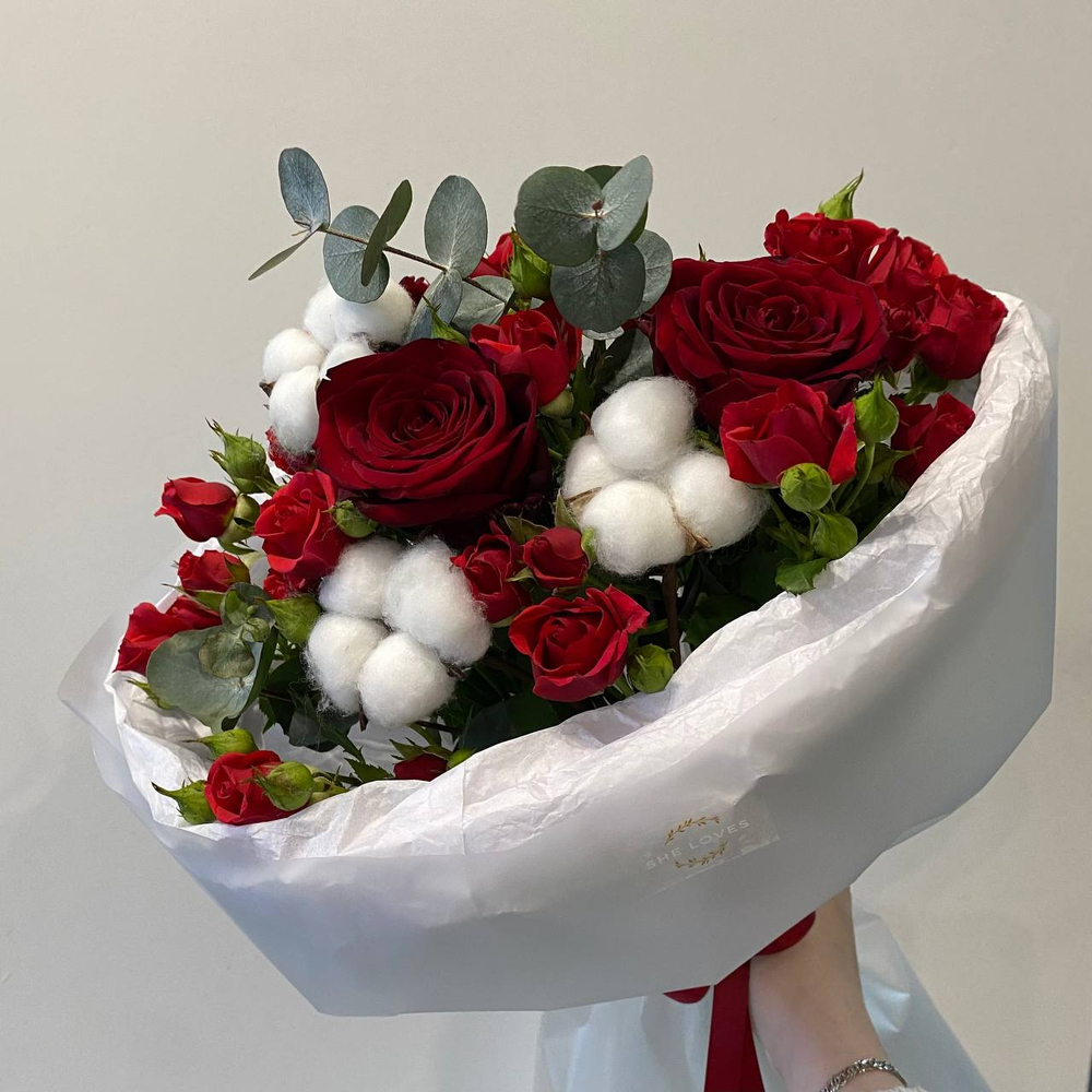 Букет с хлопком и розами