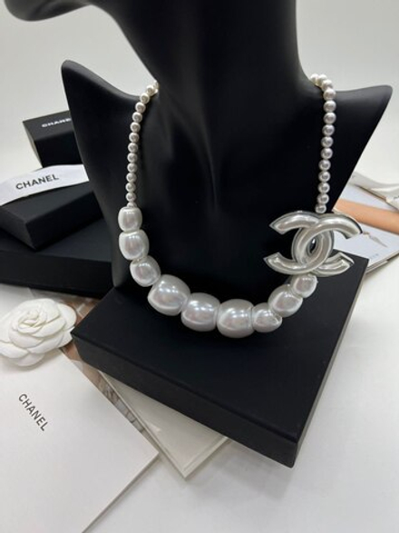 Колье CHANEL