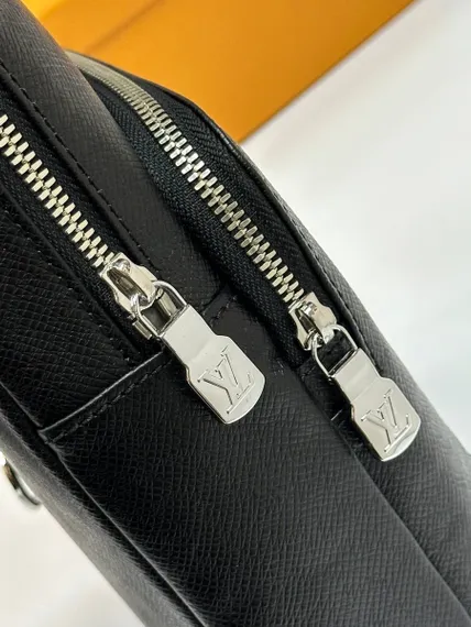Сумка-слинг Louis Vuitton Avenue LV кожа Taiga Black