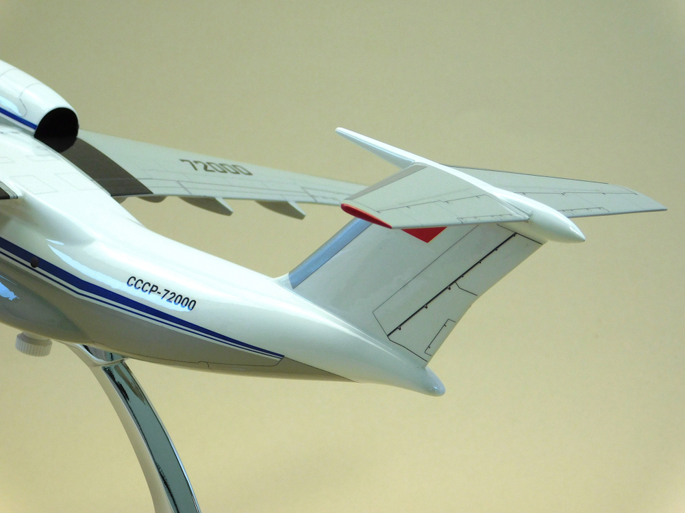 Модель самолета Ан-72 (М1:72, Аэрофлот СССР-72000)