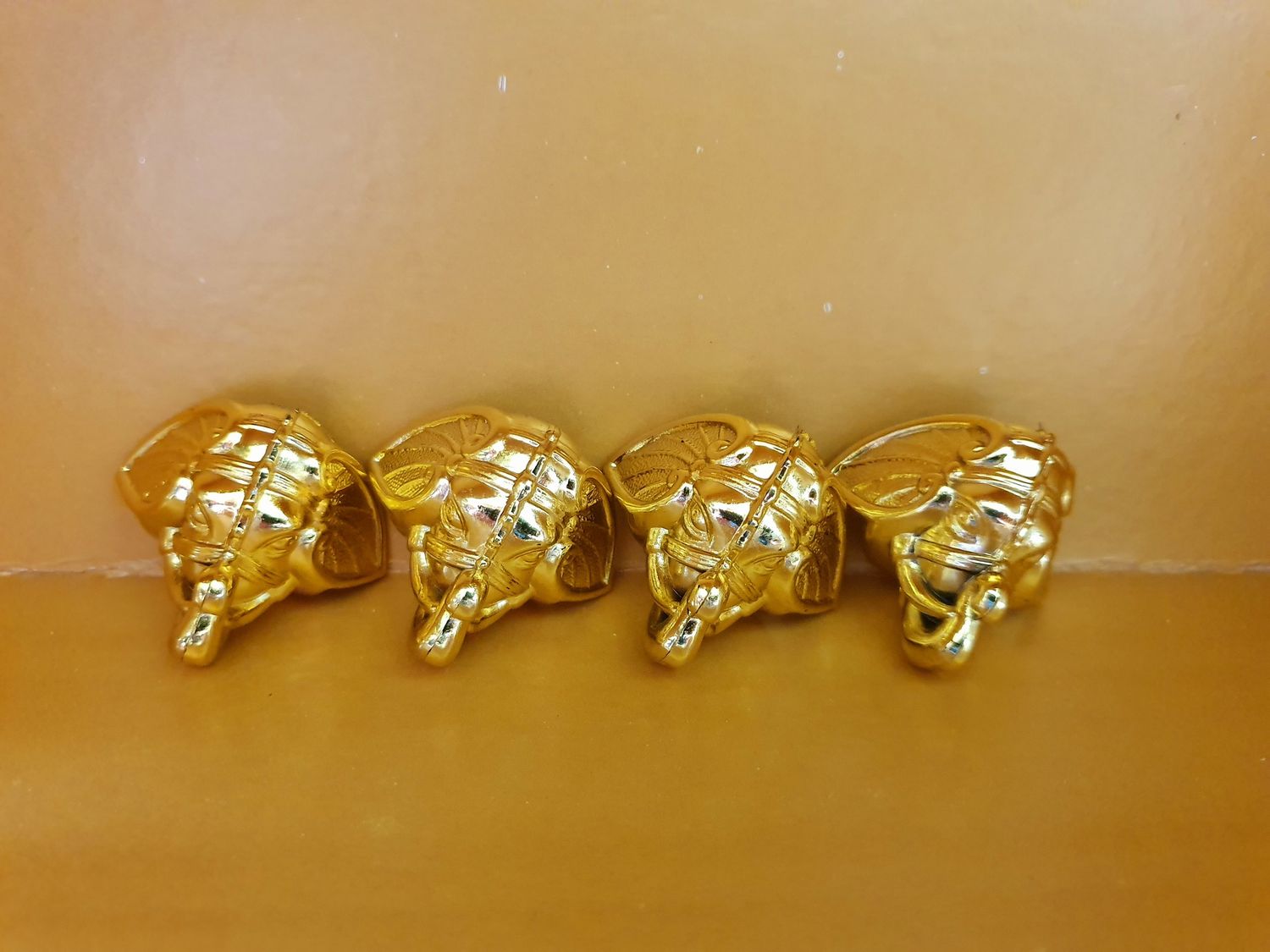 ножка для шкатулки слон золото пластик 35*35мм
