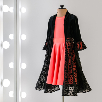 X 3-40-01 Бархатный халат для танцоров на молнии с вышивкой фамилии и логотипа. | Vasileva Dance