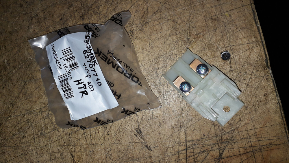 Контактное устройство предохранителя 527/07710