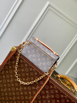Louis Vuitton Pochette Metis East West