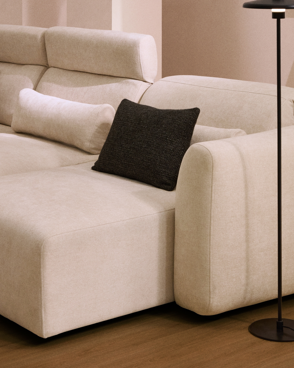 5-местный диван Lares с реклайнером и откидным подголовником из бежевого шенилла, 335 см