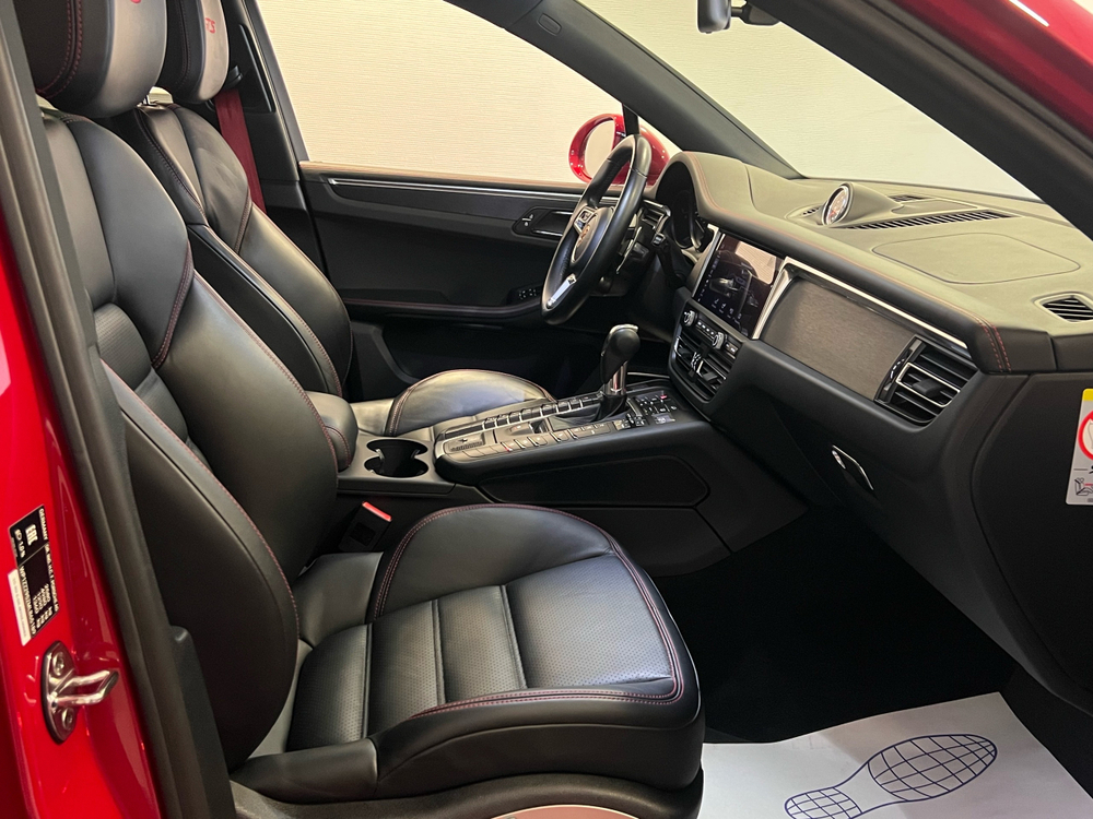 Porsche Macan, 2021 год