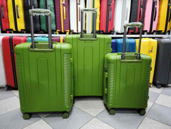 Чемодан Средний (М) полипропилен "Mironpan" съёмные колёса