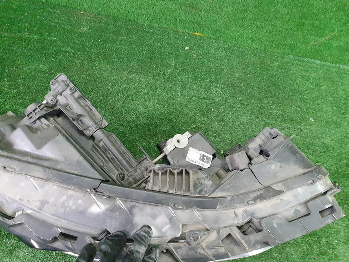 Битая Фара правая Kia Carnival 4 (2020-2023) LED