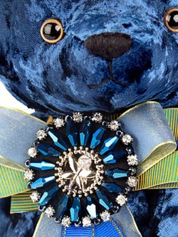 Мягкая игрушка Медведь БернАрт сапфировый 30см