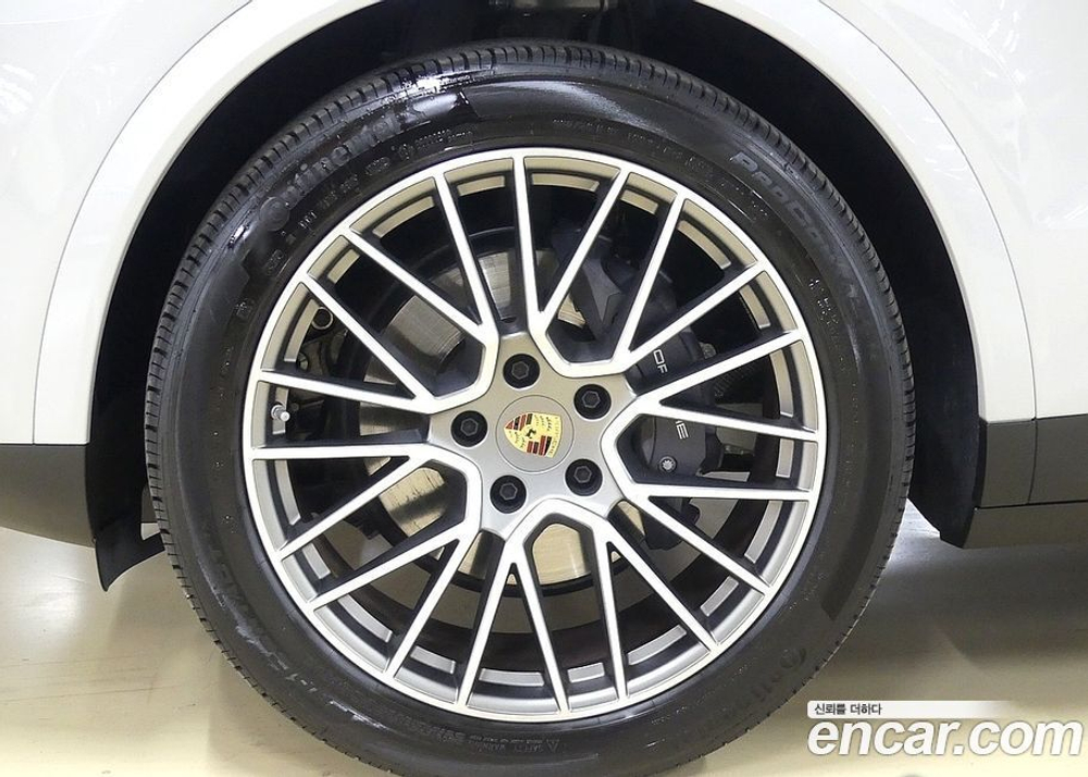 Porsche Cayenne (PO536) 3.0 Coupe Platinum Editions (03.2023)