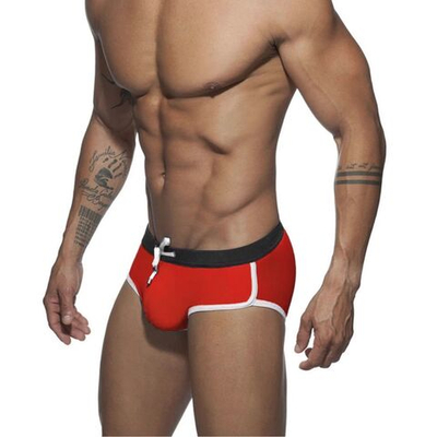 Красные мужские плавки-брифы с контрастной отделкой (Размер: L) (Цвет: красный)