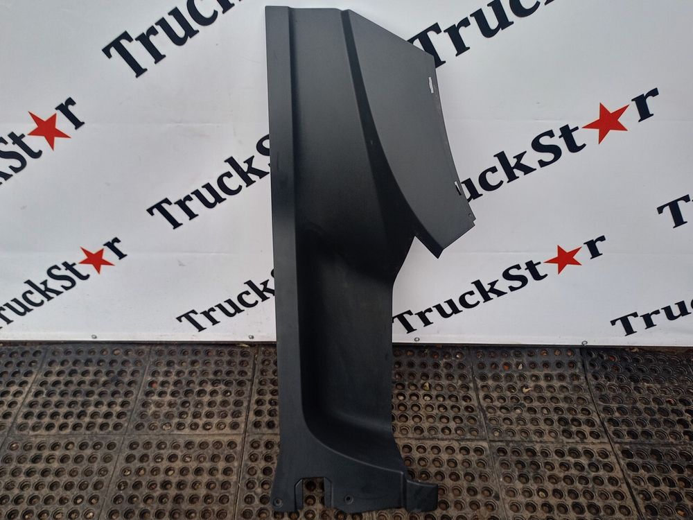 Накладка на подножку левая 2017 г.