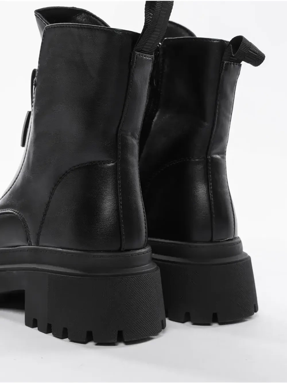 Зимние ботинки на высокой платформе